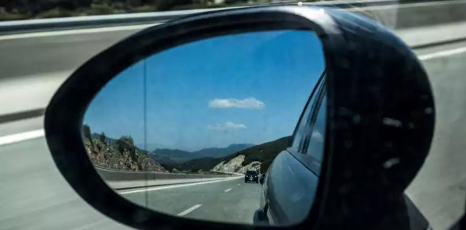 Βόλος: Συνελήφθησαν 15χρονοι που ξάπλωναν στη μέση του δρόμου για... πλάκα - Χειροπέδες και στους πατέρες τους