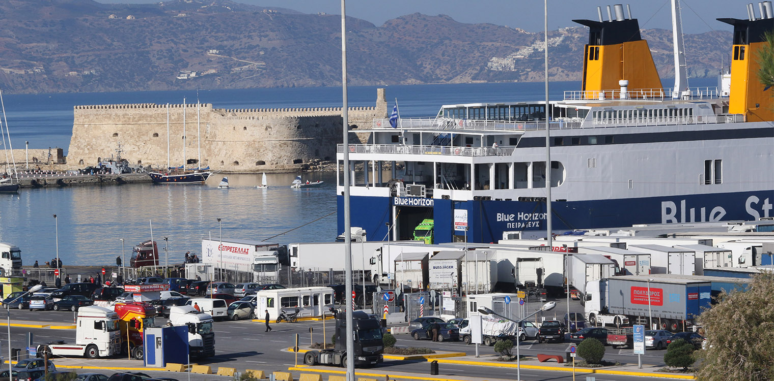 Ο «ύπνος του δικαίου» σε πλοίο στην Κρήτη: Πώς ένας επιβάτης εγκλώβισε το μισό πλοίο - Το πλήρωμα τον... φυγάδευσε