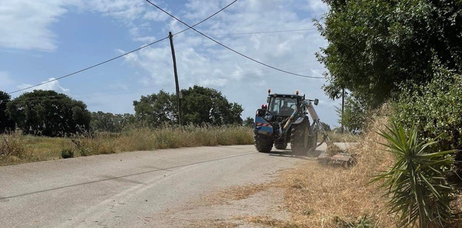 Ξεκίνησαν με εντατικούς ρυθμούς ακόμα και την Κυριακή, οι καθαρισμοί στον Δήμο Ανδραβίδας - Κυλλήνης ενόψει του καλοκαιριού