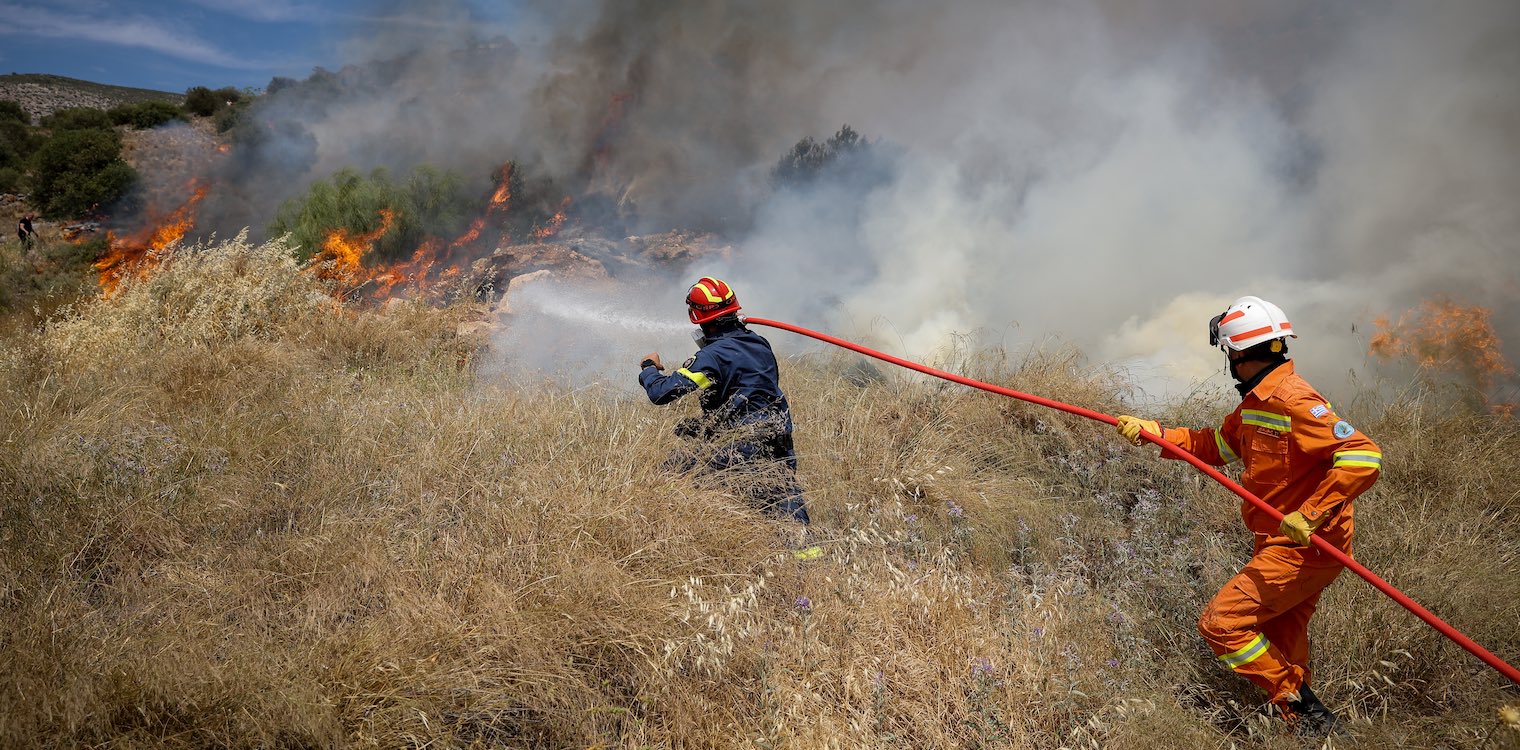 Στην πυρκαγιά στην Βούλα ο Χρ. Στυλιανίδης - Σε επιφυλακή Αττική, Πελοπόννησος, Στερεά και Δυτική Ελλάδα
