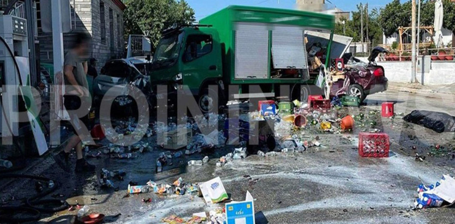 Σοκαριστικό τροχαίο στην Καβάλα: Αυτοκίνητο παρέσυρε πεζό και οχήματα - Τρεις οι νεκροί