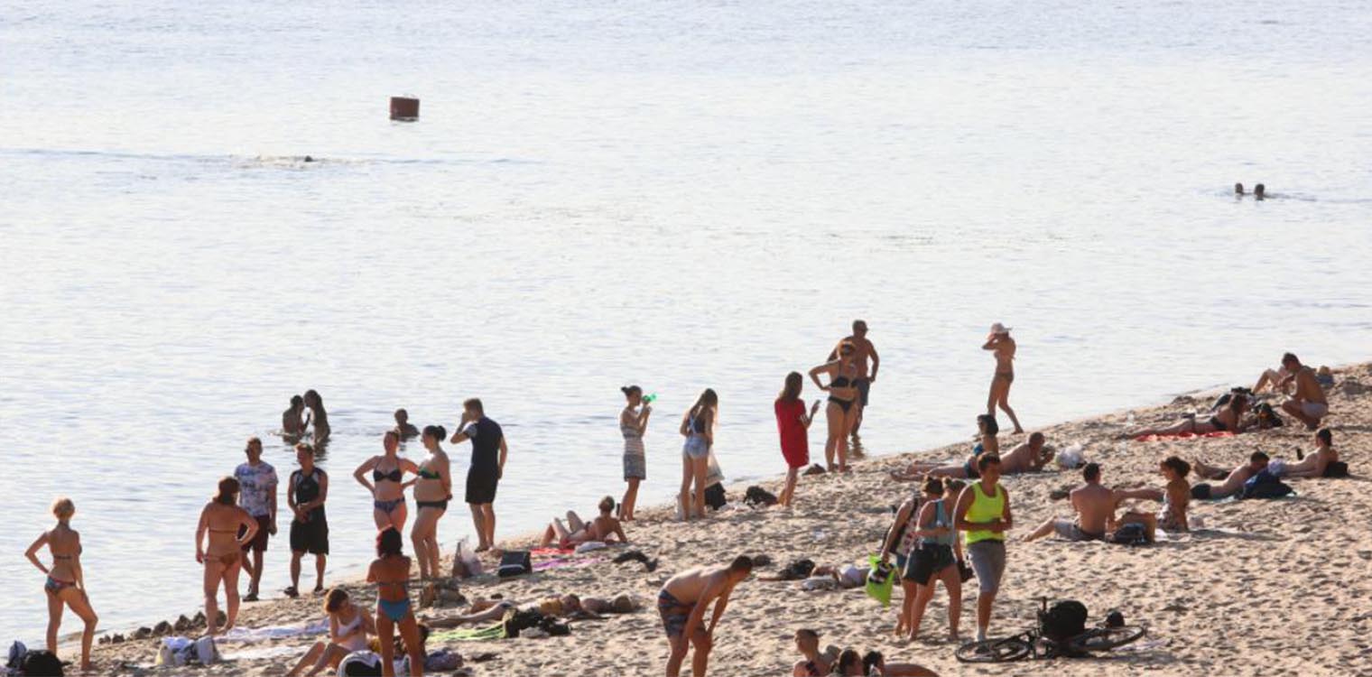 Άρωμα ελευθερίας στο Κίεβο - Χιλιάδες Ουκρανοί απολαμβάνουν τον ήλιο στις όχθες του Δνείπερου