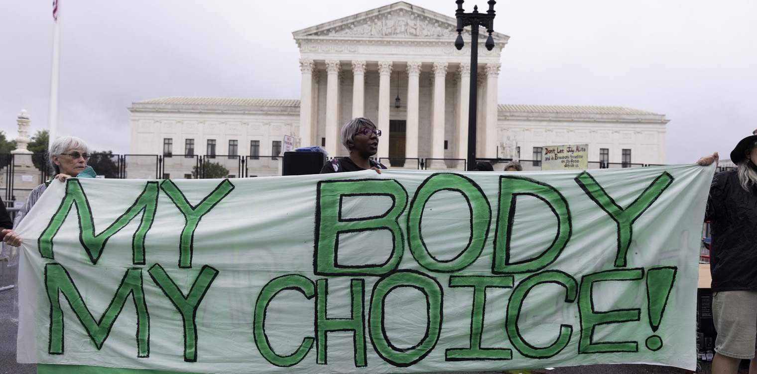 Οι ΗΠΑ γυρίζουν... 50 χρόνια πίσω - Το Ανώτατο Δικαστήριο έκρινε παράνομες τις αμβλώσεις