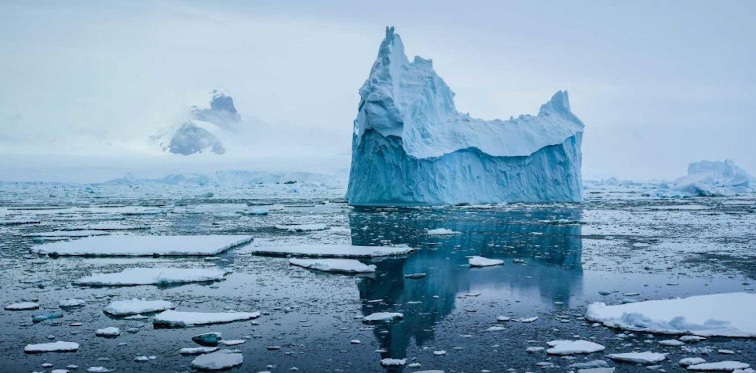Αλάσκα: Κρουαζιερόπλοιο έπεσε σε παγόβουνο - Βίντεο από τρομοκρατημένο επιβάτη
