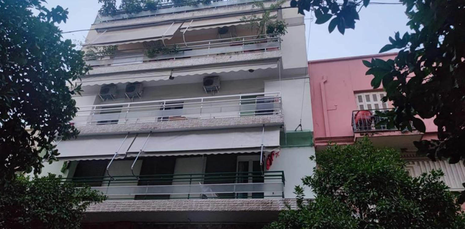 Δολοφονία στο Κουκάκι: Βασανιστικό θάνατο είχε η 46χρονη από τον σύζυγό της - Την ξυλοκόπησε πριν τη μαχαιρώσει