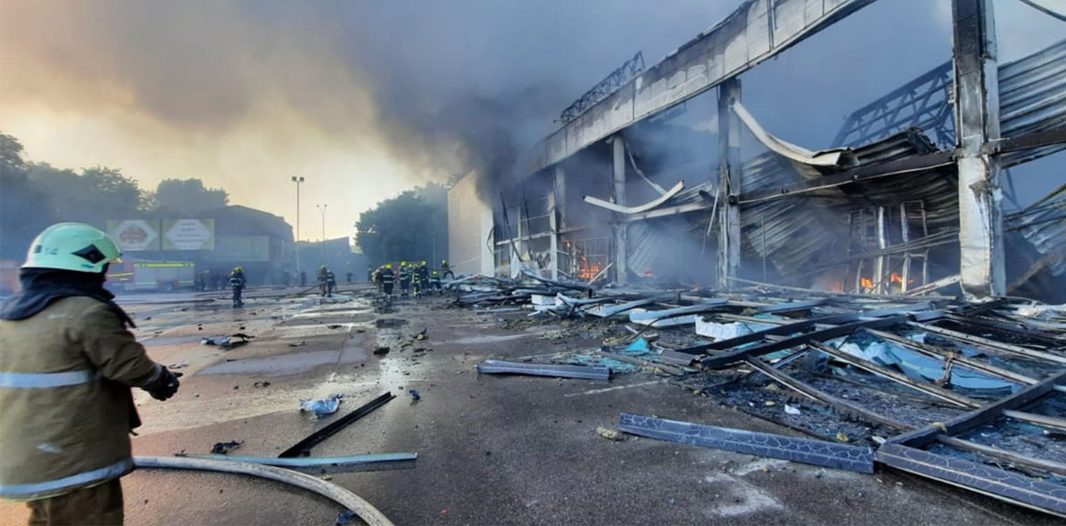 Ουκρανία: Αυξάνεται ο τραγικός απολογισμός από την ρωσική επίθεση σε εμπορικό κέντρο – Στους 18 οι νεκροί