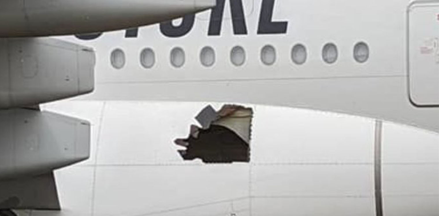 Αγωνία για τους επιβάτες ενός Airbus A-380 της Emirates - Πετούσε με τρύπα στο πλάι