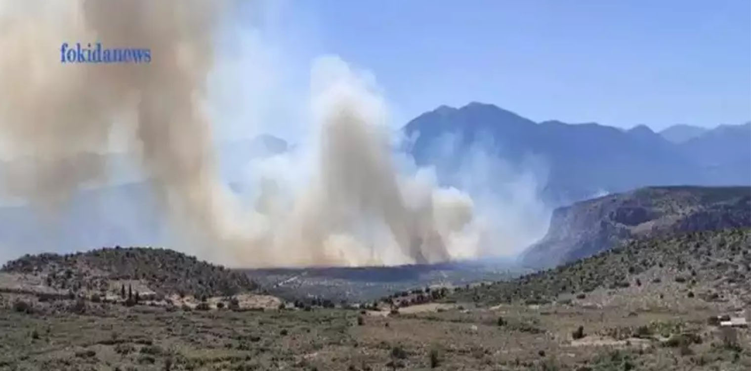 Φωτιά στην Άμφισσα: Ανεξέλεγκτα τα πύρινα μέτωπα απειλούν τον δρυμό του Παρνασσού - Μήνυμα από το 112 για Ιτέα (upd)