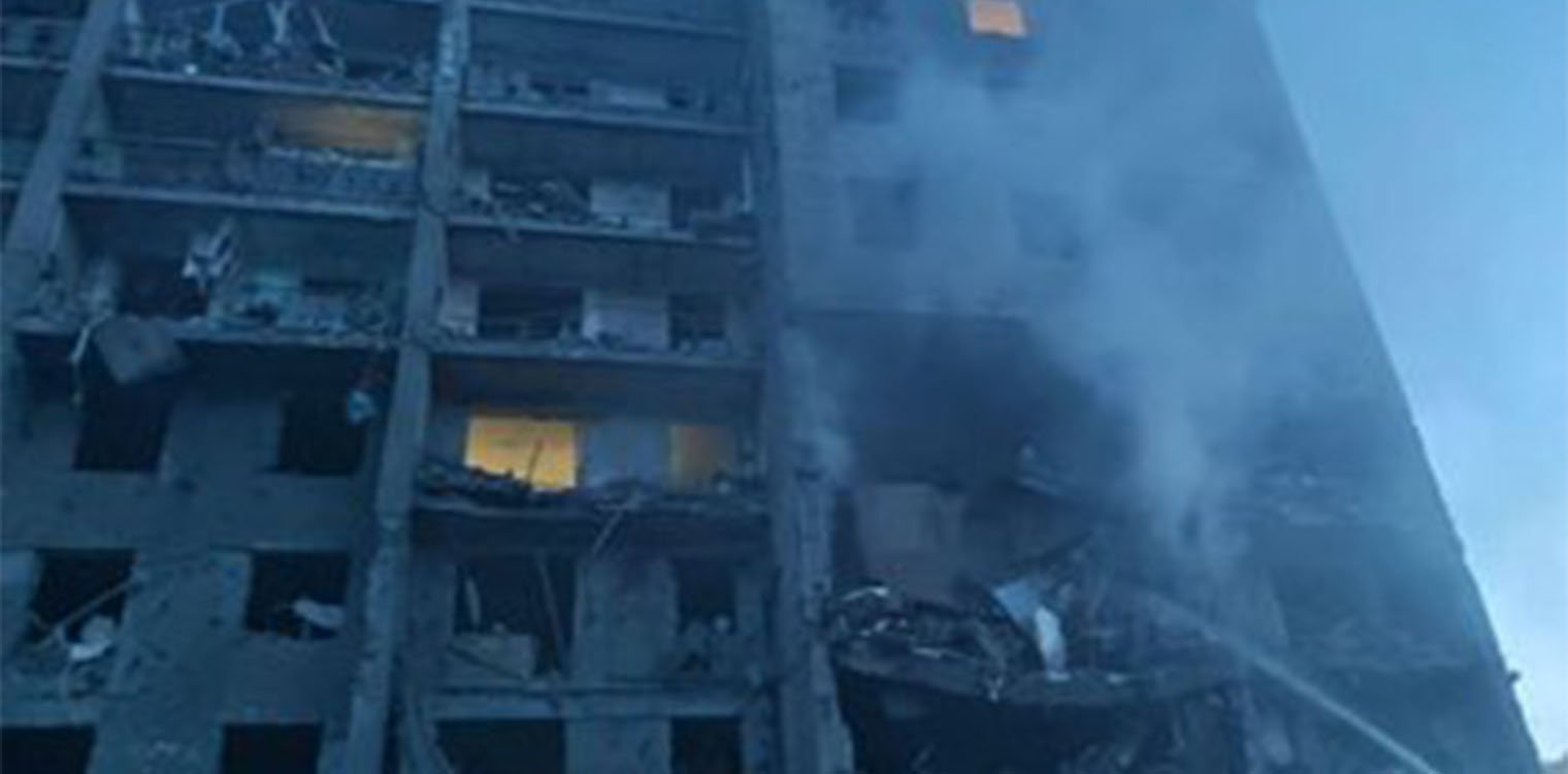 Πόλεμος στην Ουκρανία: Στους 17 οι νεκροί από ρωσικό πύραυλο σε πολυκατοικία στην Οδησσό