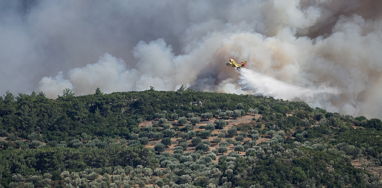 Φωτιά στη Λέσβο: Το πύρινο μέτωπο μαίνεται και καίει άκαυτες εκτάσεις