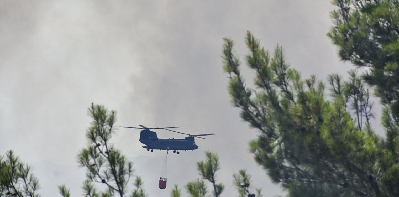 Φωτιά στη Δαδιά: Επιχειρούν τώρα μόνο ελικόπτερα - Κίνδυνος επέκτασης στα νοτιοδυτικά