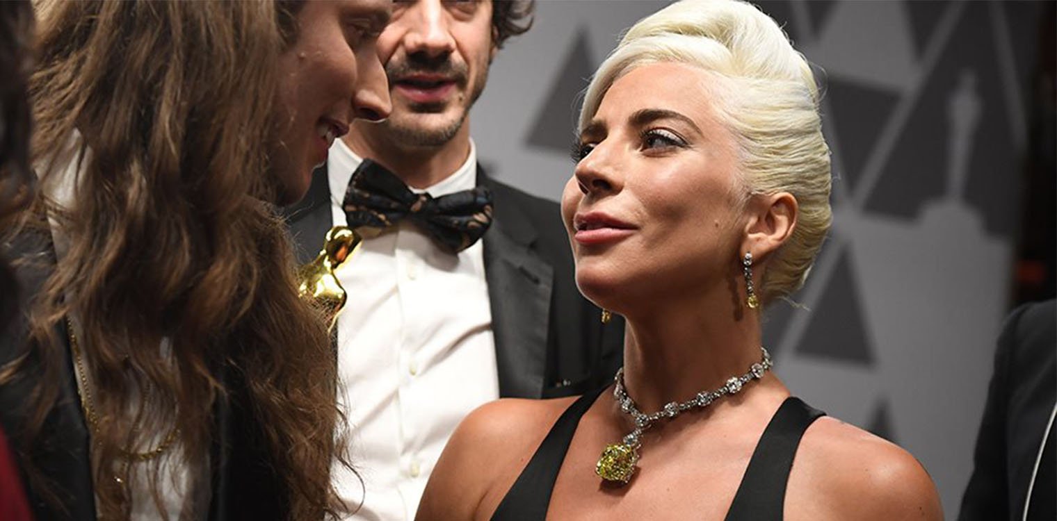 Lady Gaga: Της πέταξαν λούτρινη κούκλα στο κεφάλι κατά τη διάρκεια συναυλίας