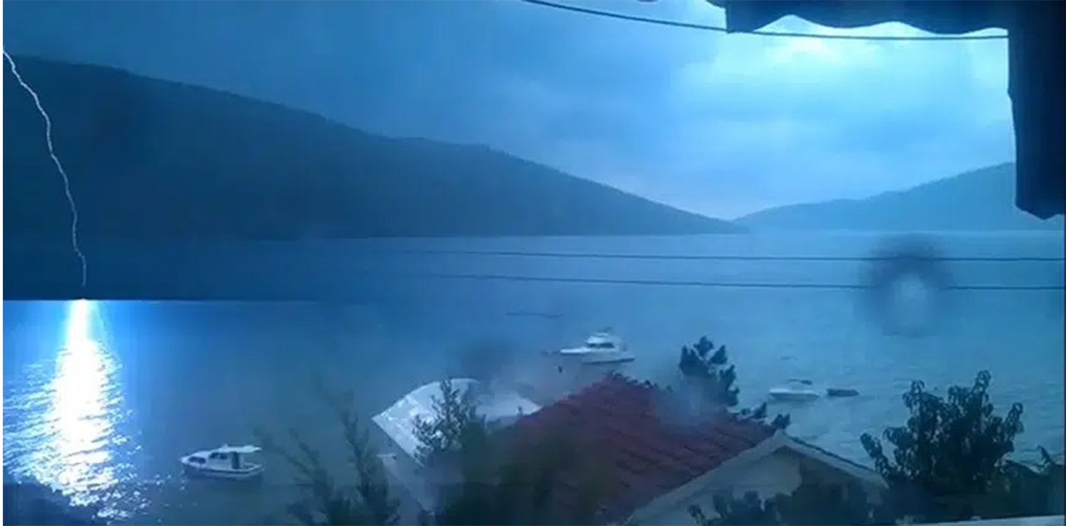 Λευκάδα: Φωτιά από κεραυνό στο Κάθισμα – Έπιασε ξαφνική καταιγίδα