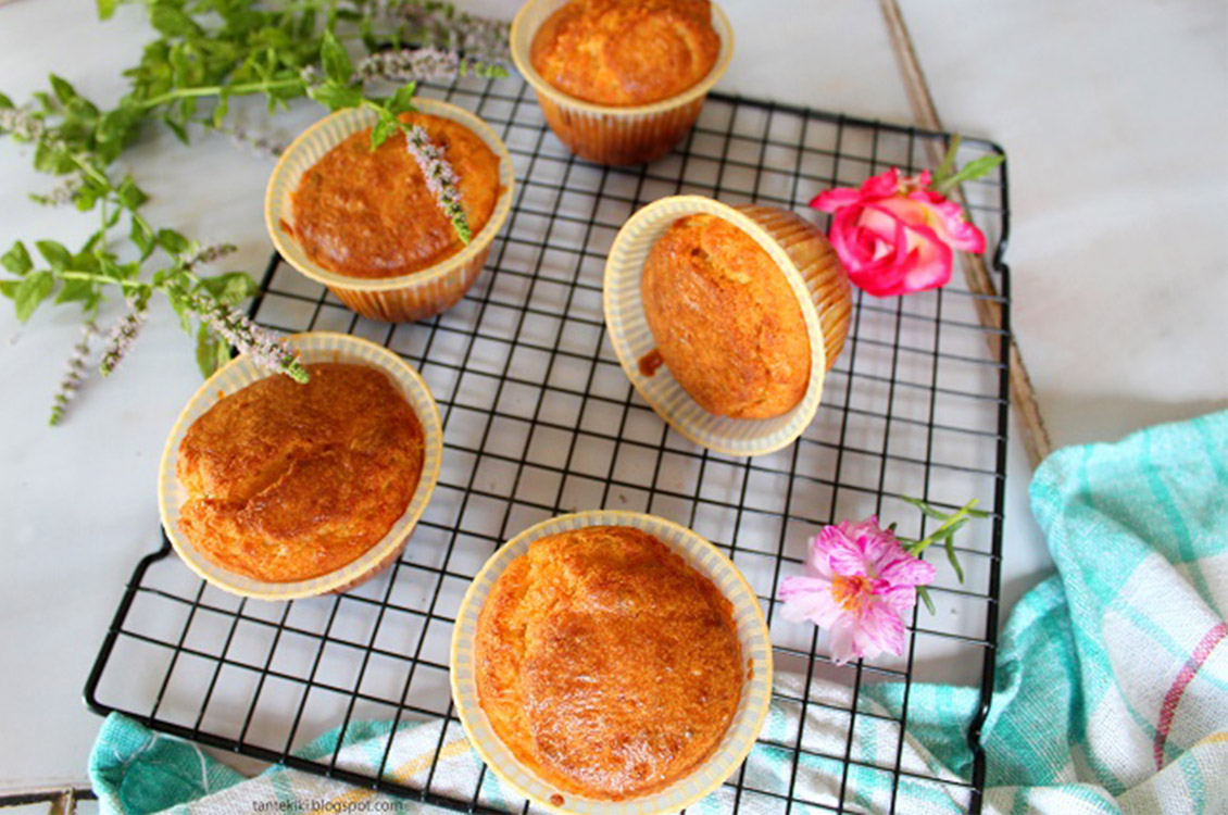 Muffins με γραβιέρα Nάξου και φιστίκια Αιγίνης
