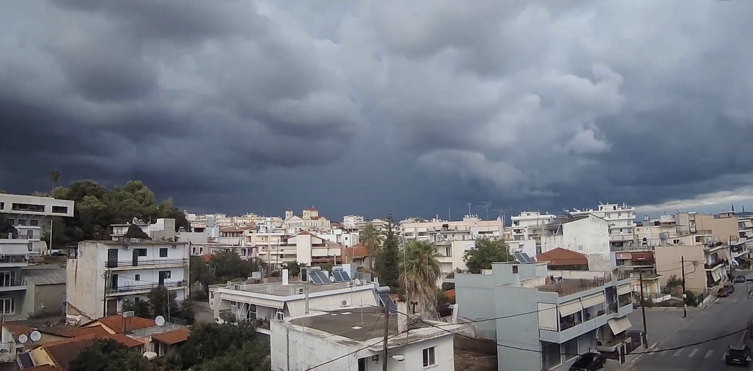 Ηλεία: Ο άνθρωπος του έβλεπε τις καταιγίδες να περνούν - Εντυπωσιακά βίντεο από το Θ. Κονδύλη