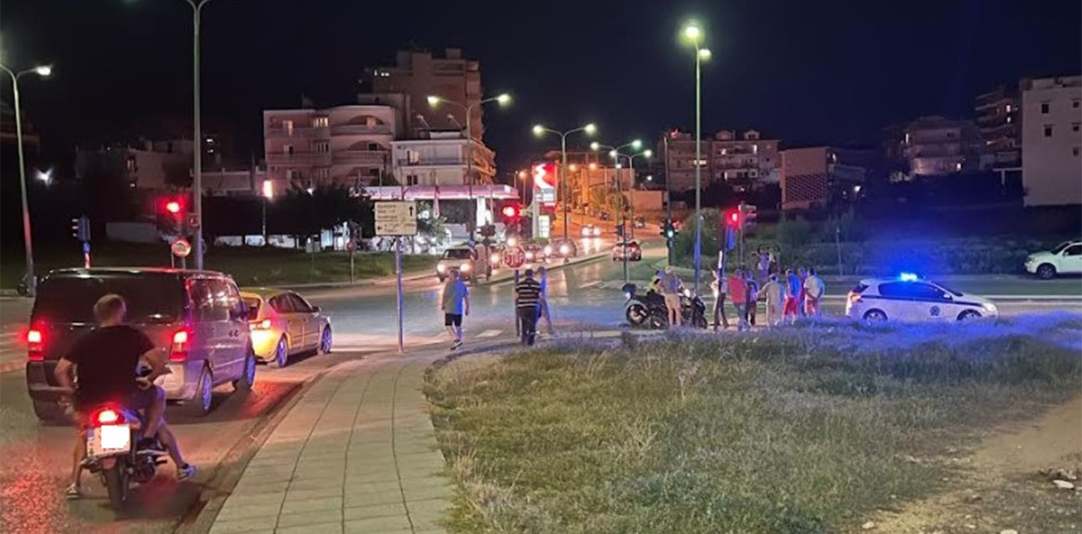 Τροχαίο στο Αγρίνιο με έναν τραυματία - Έσπρωχναν το ασθενοφόρο για να ξεκινήσει η διακομιδή
