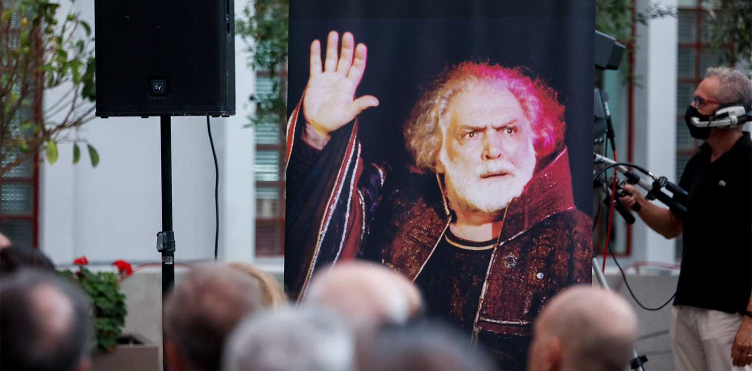 Κώστας Καζάκος: Σε κλίμα συγκίνησης η τελετή αποχαιρετισμού στην έδρα του ΚΚΕ