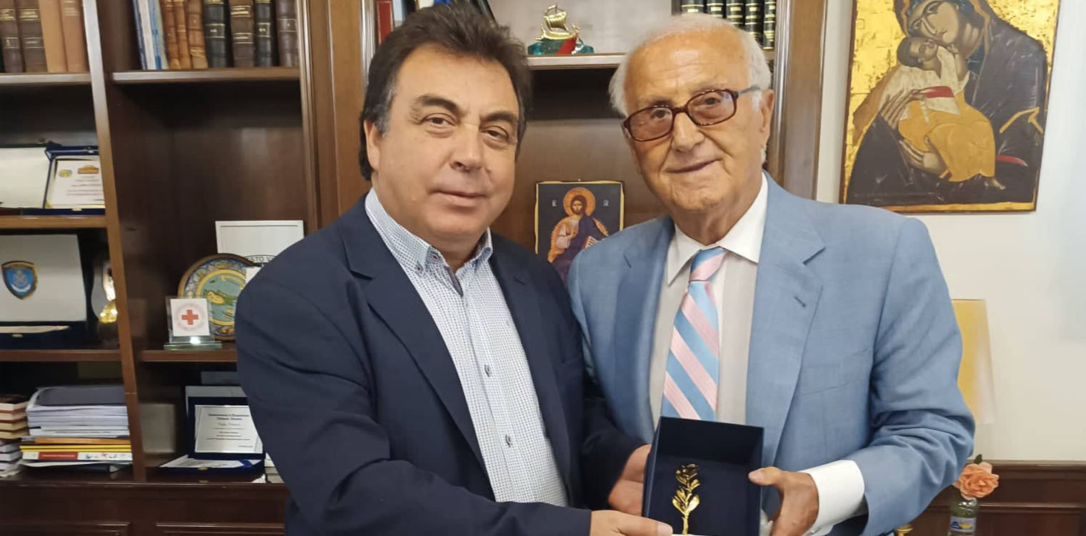 Στον δήμαρχο Πύργου Π. Αντωνακόπουλο ο διακεκριμένος καθηγητής Χρήστος Τσάμης