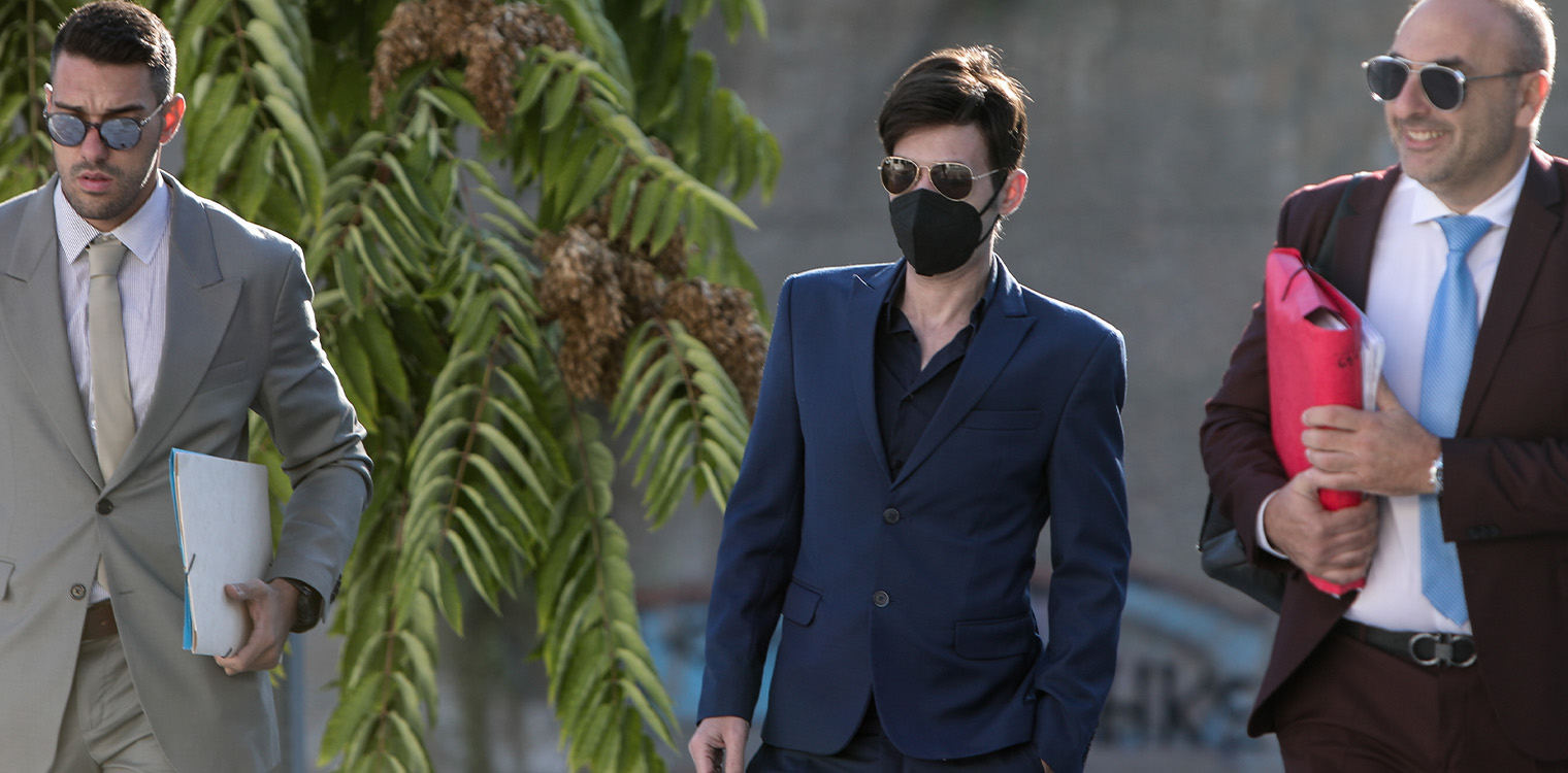 Μένιος Φουρθιώτης: Αρνείται ότι «σκηνοθέτησε» τους πυροβολισμούς στο σπίτι του - «Δηλώνω αθώος, θα αποδειχθεί»