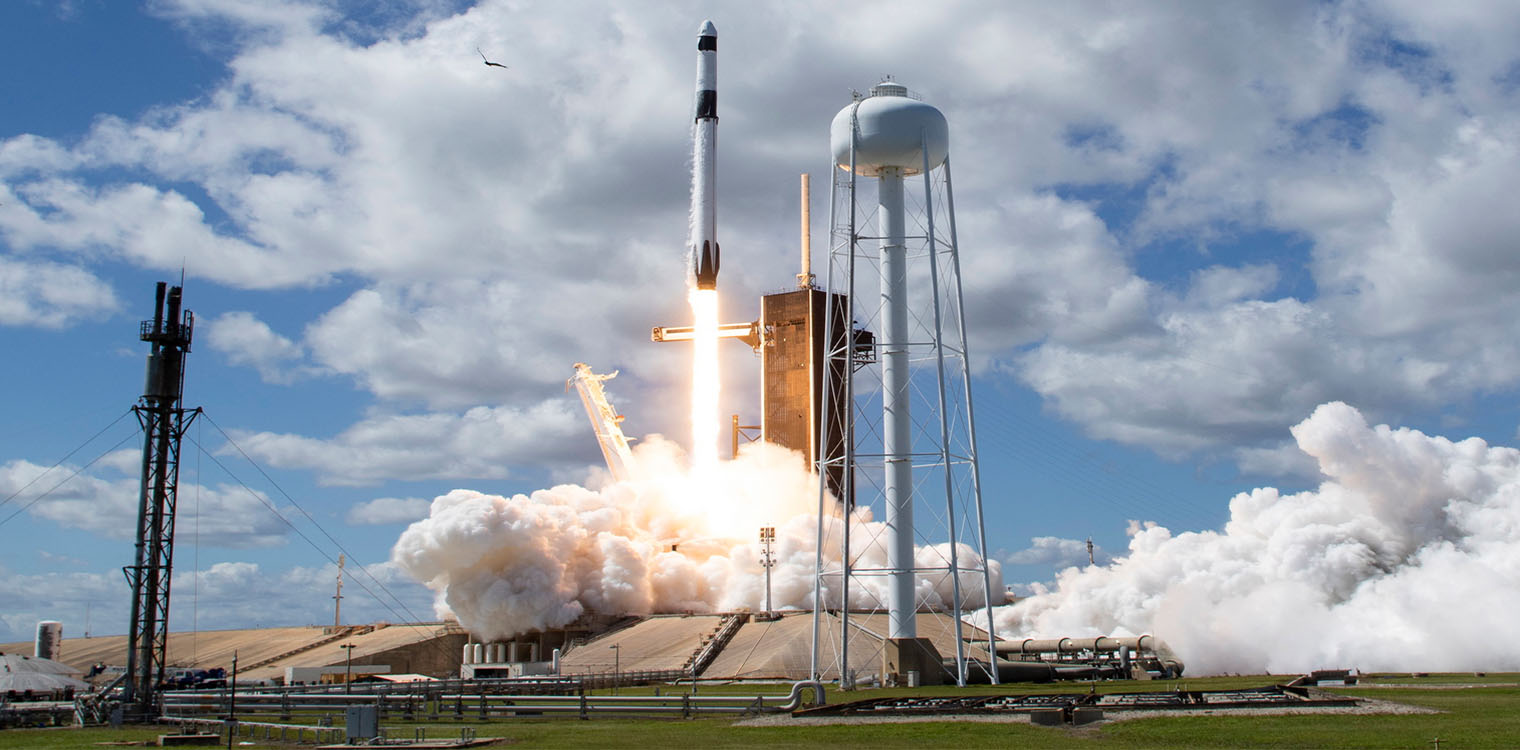 ΗΠΑ: Εκτοξεύτηκε ο πύραυλος της SpaceX που μεταφέρει τέσσερις αστροναύτες στον Διεθνή Διαστημικό Σταθμό