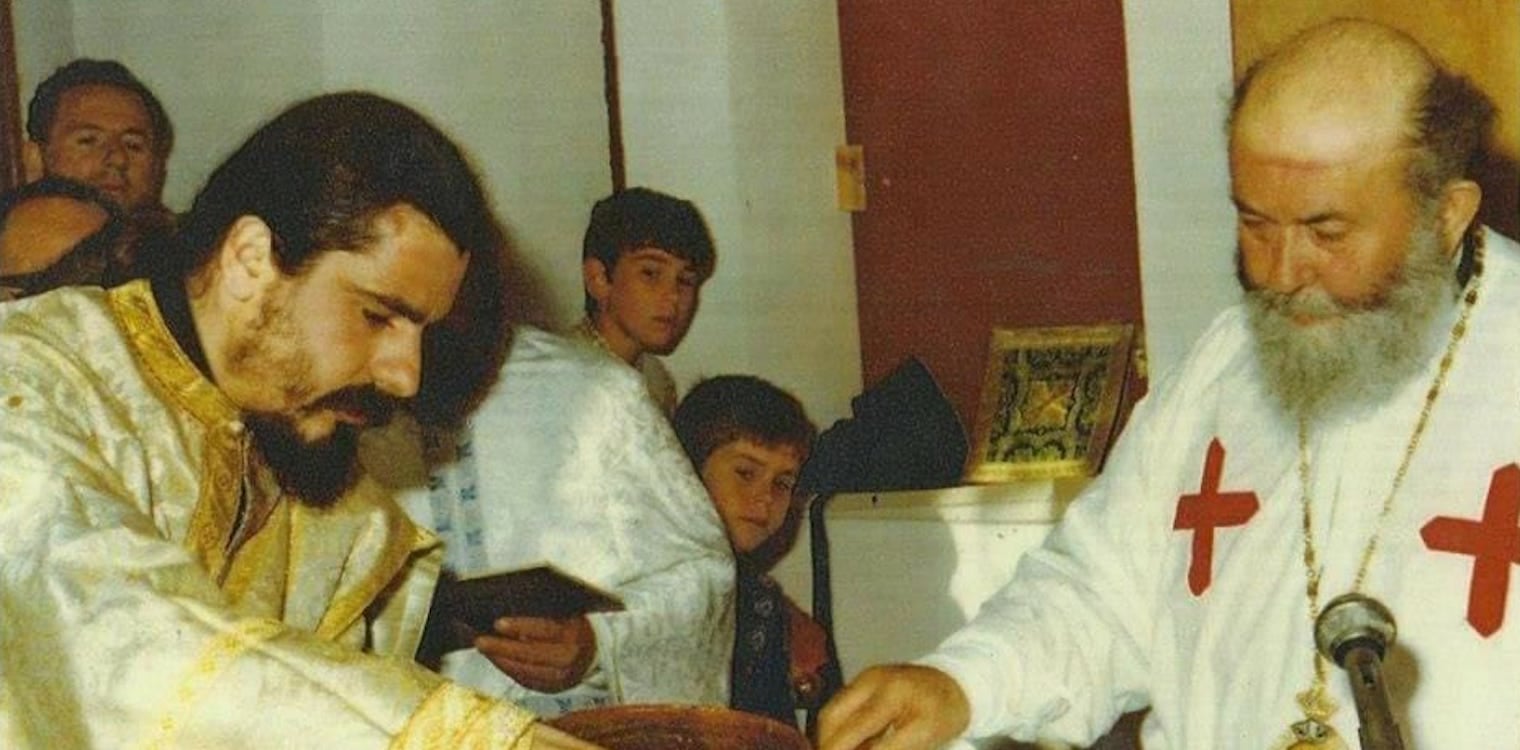 Ιστορική φωτογραφία: Ο Μακαριστός Μητροπολίτης Ηλείας Αθανάσιος με τον τότε ιερέα Αθανάσιο Μπαχό