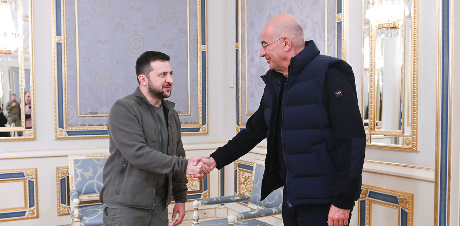 Δένδιας σε Ζελένσκι: Η Ελλάδα καταδικάζει κάθε αναθεωρητική προσπάθεια αλλαγής των συνόρων