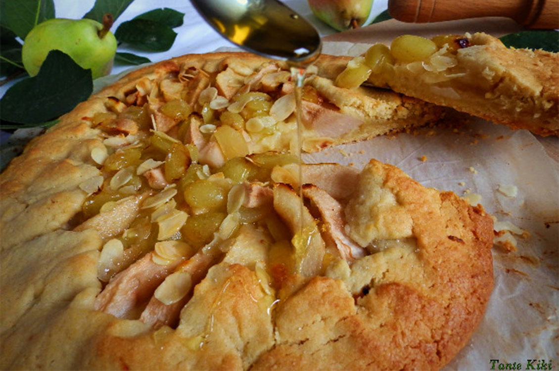 Galette με μοτσαρέλα, αχλάδια, σταφύλια και μέλι