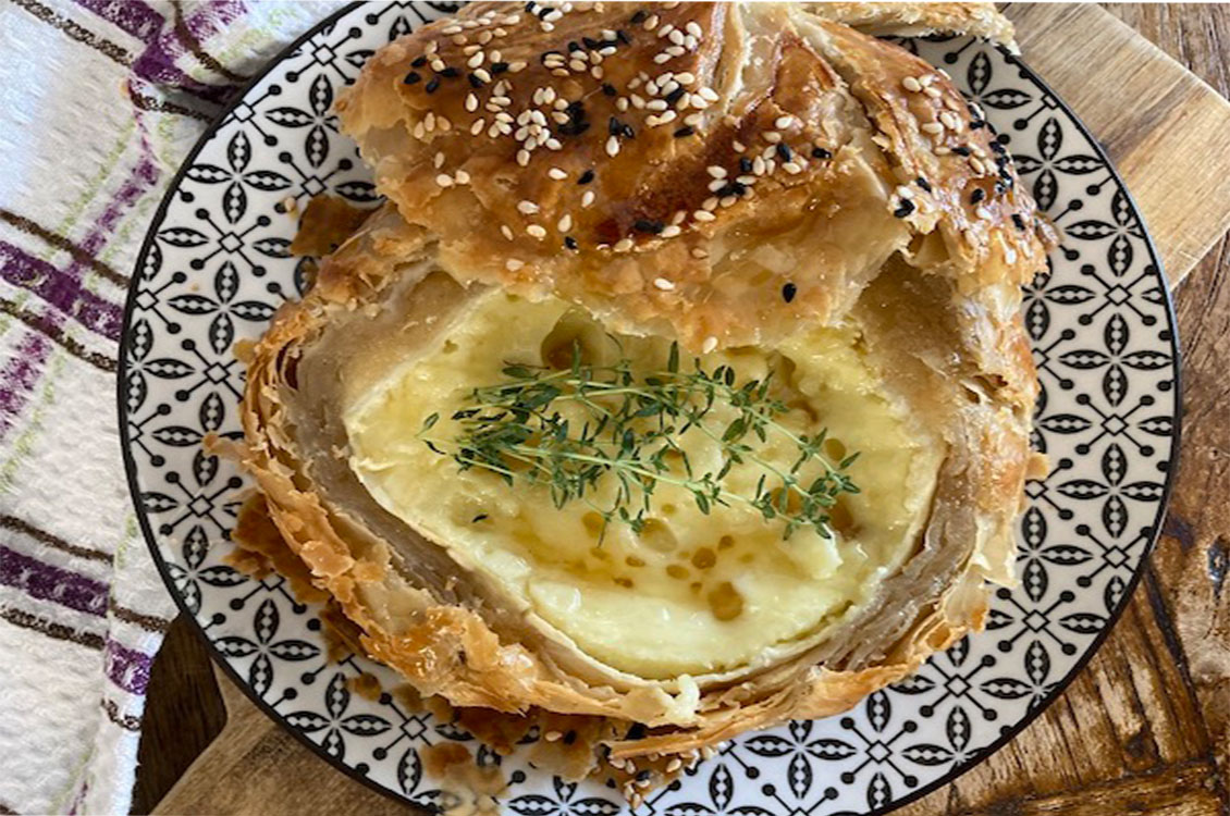 Καμεμπέρ (camembert) τυρί σε σφολιάτα με μέλι