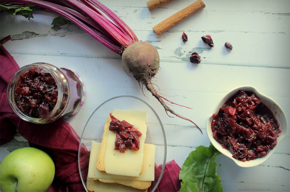 Γλυκόξινο chutney με παντζάρι, μήλο και cranberries