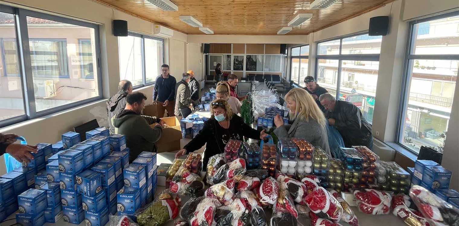 Χριστουγεννιάτικα στολίδια σε όλες τις Κοινότητες μοίρασε ο Δήμος Ανδραβίδας-Κυλλήνης!