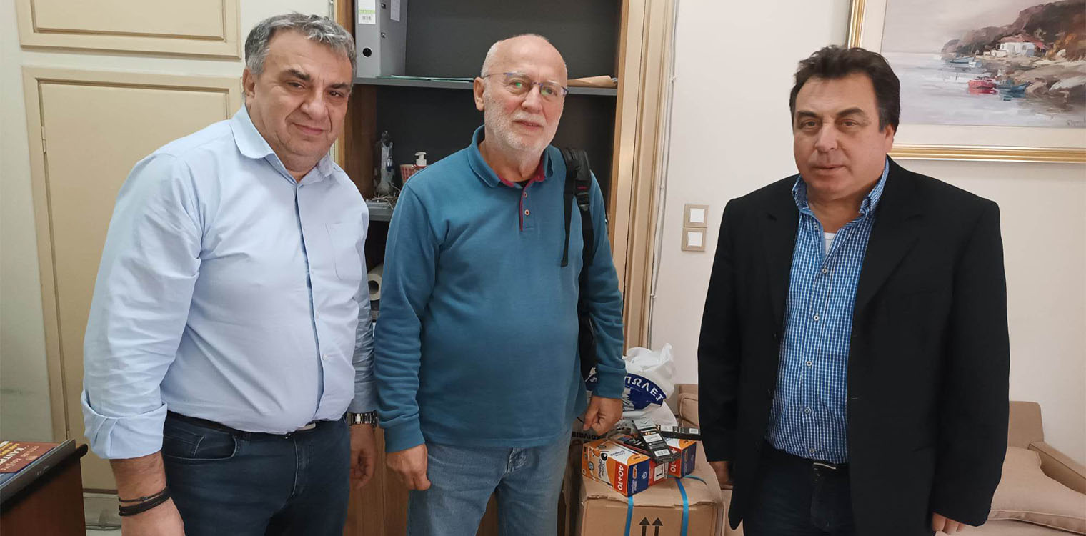 Ο Δήμος Πύργου πρόσφερε γραφική ύλη για τους μαθητές του Κοινωνικού Φροντιστηρίου