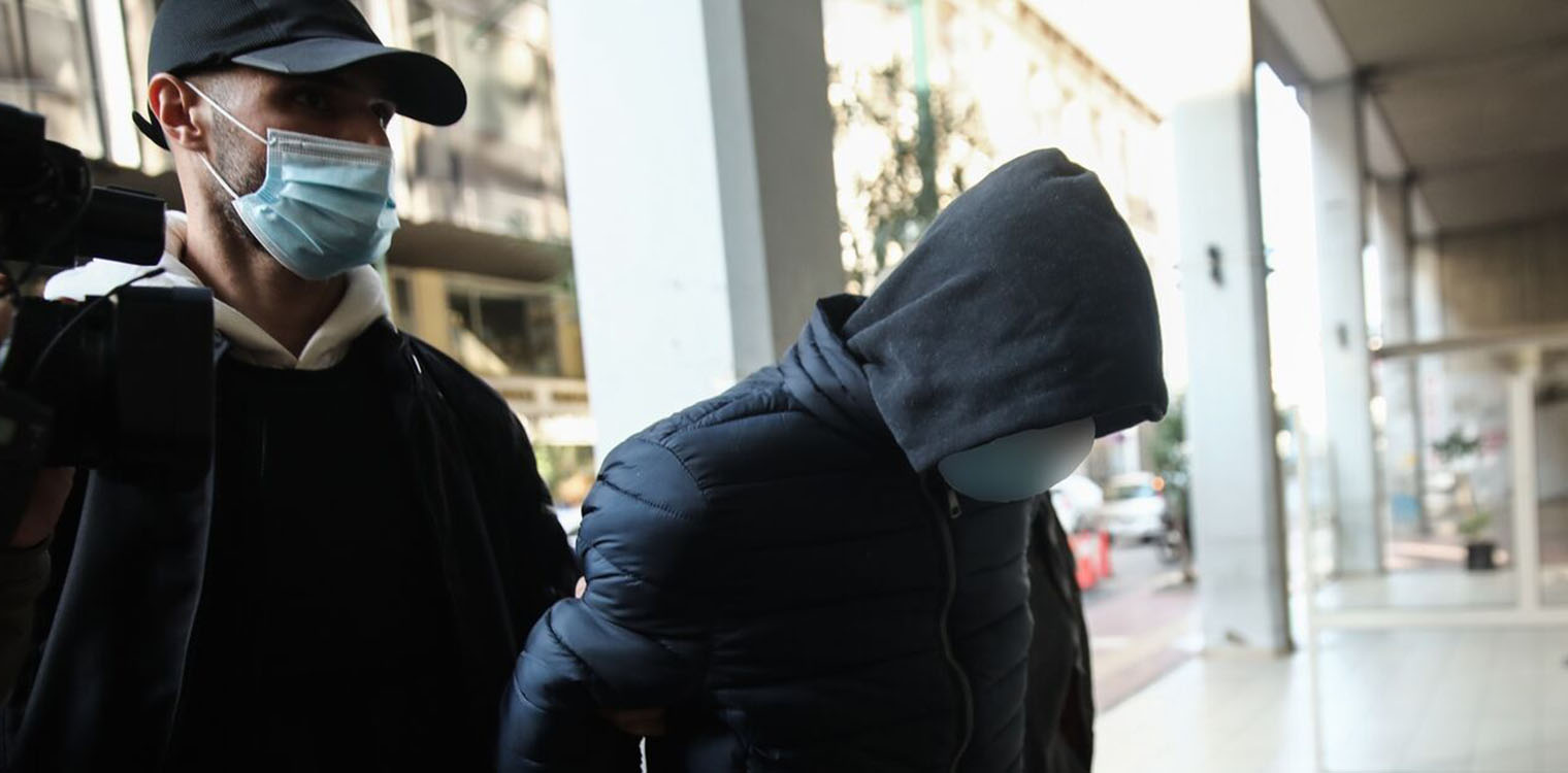Γυναικοκτονία στον Πειραιά: Είχε απειλήσει ξανά την 19χρονη ο καθ' ομολογίαν δράστης - Την Πέμπτη η απολογία του