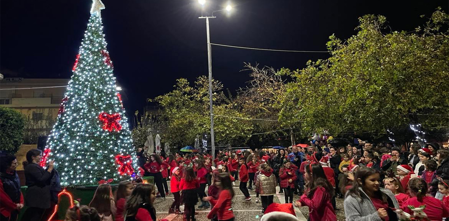 Σε χαρμόσυνο και γιορτινό κλίμα η φωταγώγηση του χριστουγεννιάτικου δέντρου στην κεντρική πλατεία Ζαχάρως