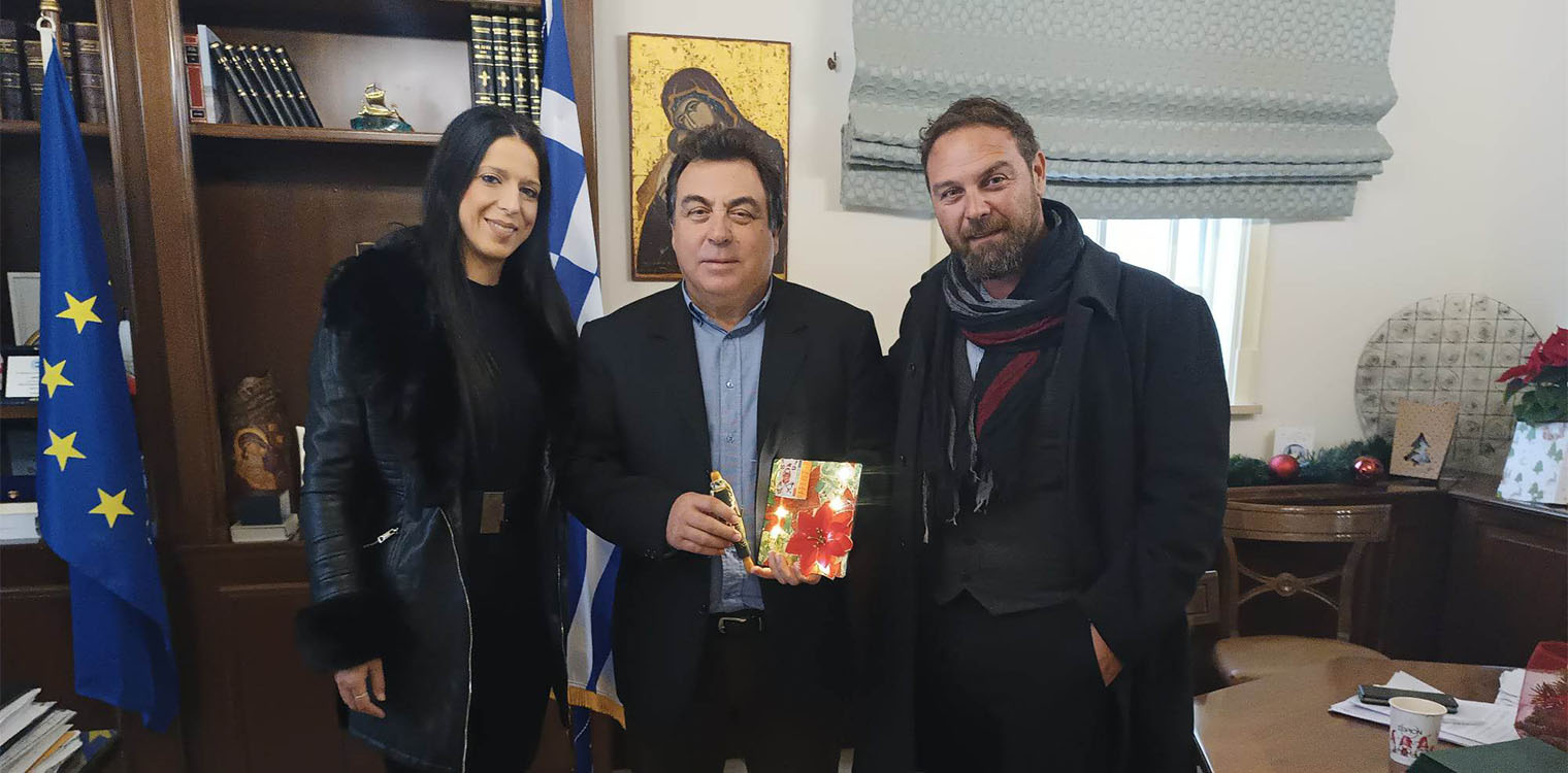 Ευχές και δώρα από το ΚΔΑΠμεα «Ηλίανθος» στον Δήμαρχο Πύργου