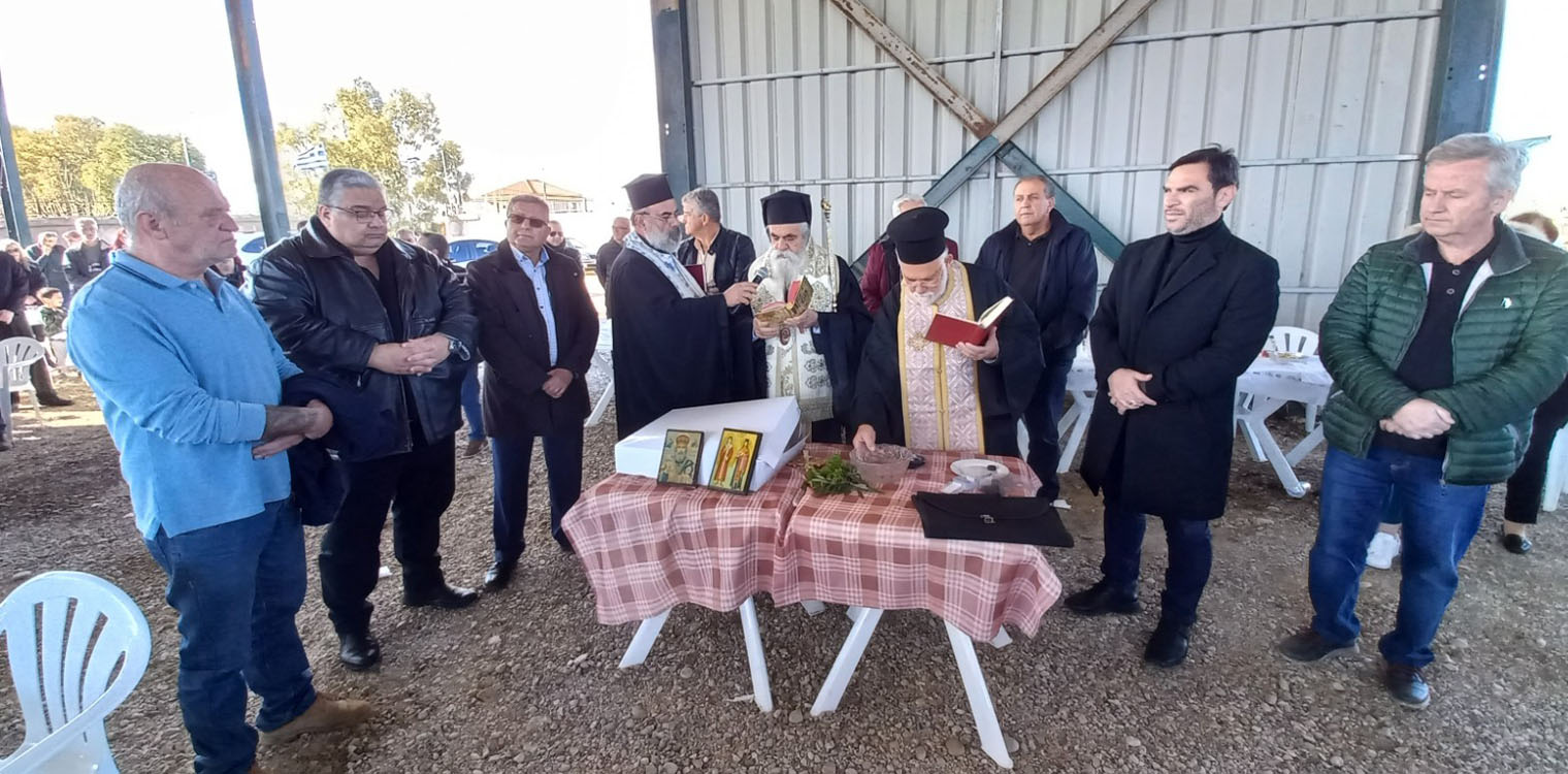 Ανεπανάληπτη εκδήλωση στον όρχο του Δήμου Πηνειού - Αγιασμός για το νέο έτος και ευλογία της Πρωτοχρονιάτικης πίτας από τον Μητροπολίτη Ηλείας