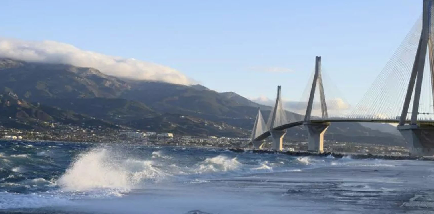Κλειστό το πορθμείο Ρίου-Αντιρρίου – Ισχυροί άνεμοι κρατούν δεμένα τα πλοία