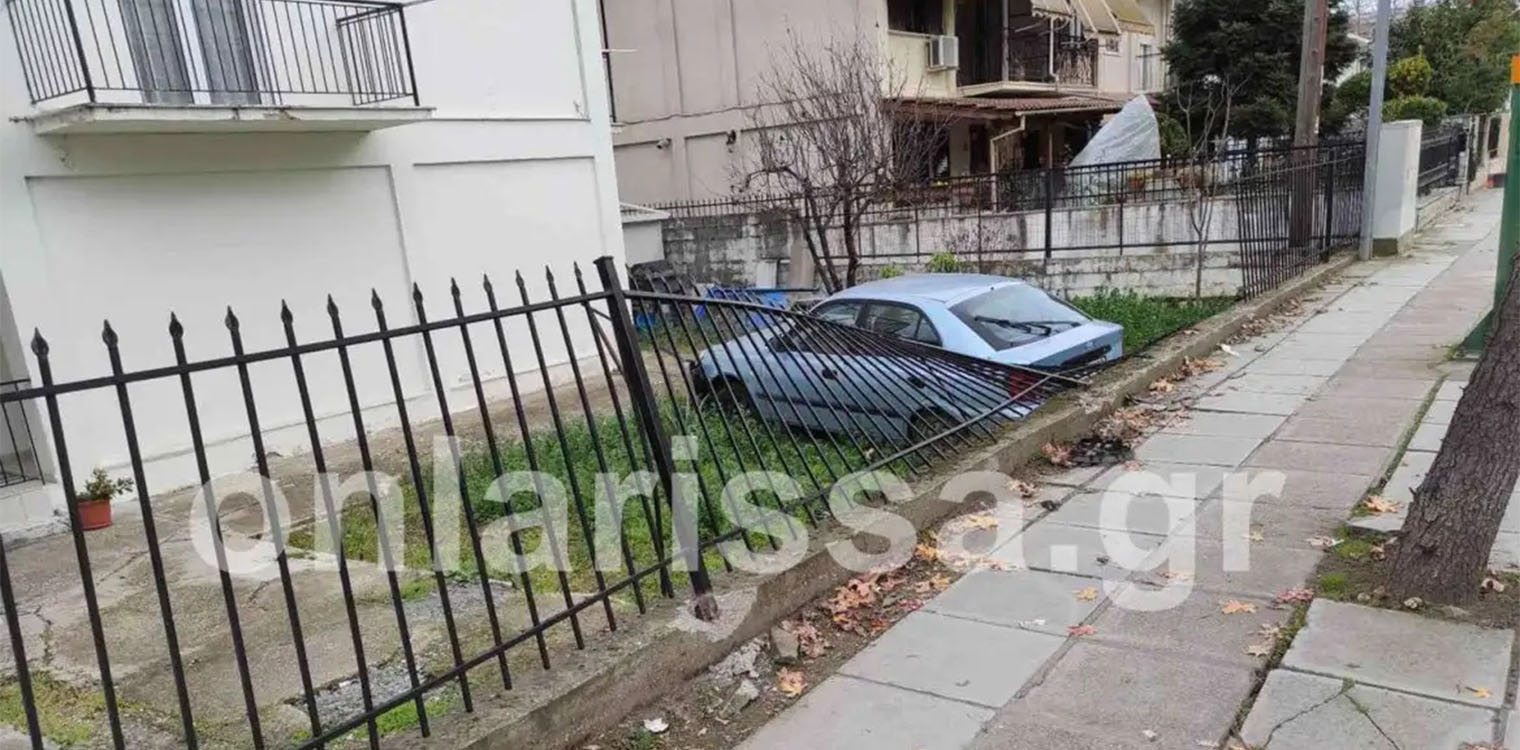 Λάρισα: Αυτοκίνητο προσγειώθηκε σε αυλή σπιτιού μετά από τροχαίο (video)