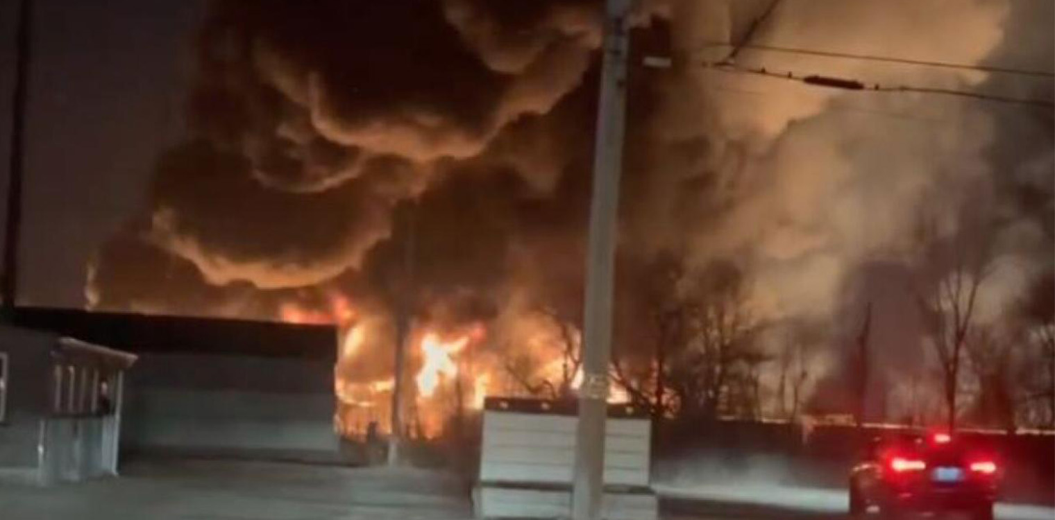 ΗΠΑ: Εκτροχιασμός αμαξοστοιχίας προκάλεσε μεγάλη πυρκαγιά στο Οχάιο (video)