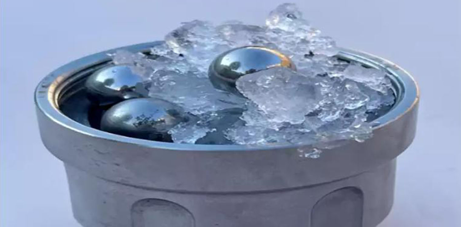 Επιστήμονες ανακάλυψαν ένα «εξωτικό» είδος πάγου που έχει την ίδια πυκνότητα με το νερό