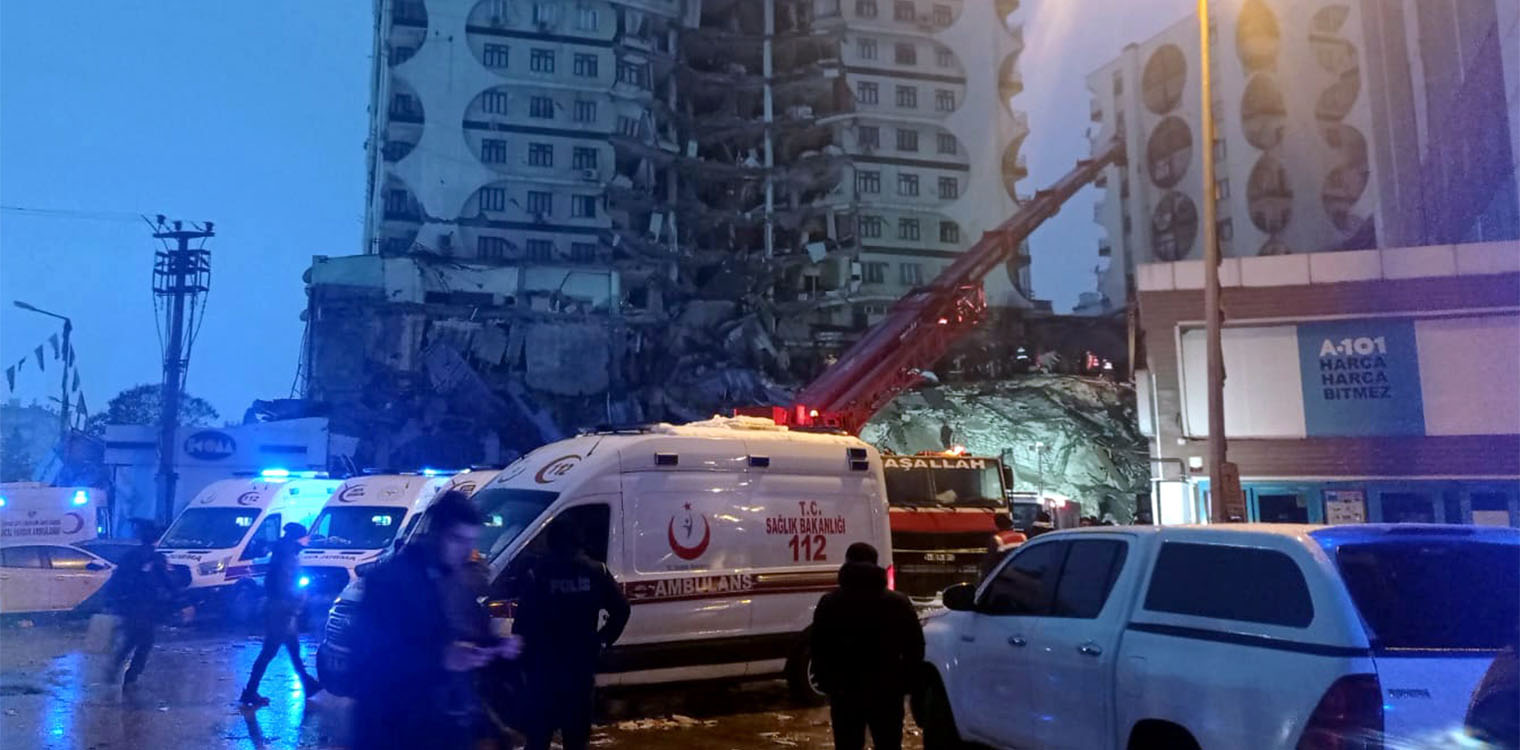 Τουρκία: «Αντίκρισα δύο κτίρια 15 ορόφων πεσμένα, είχαν γίνει μάζα» - Η συγκλονιστική μαρτυρία Έλληνα που βίωσε τον σεισμό
