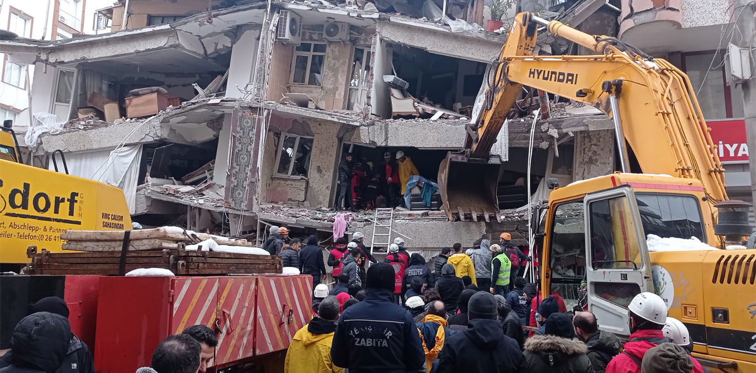 #tesekkurleryunanistan: Το ευχαριστώ χιλιάδων Τούρκων στα social media για τη βοήθεια των Ελλήνων διασωστών μετά το μεγάλο σεισμό