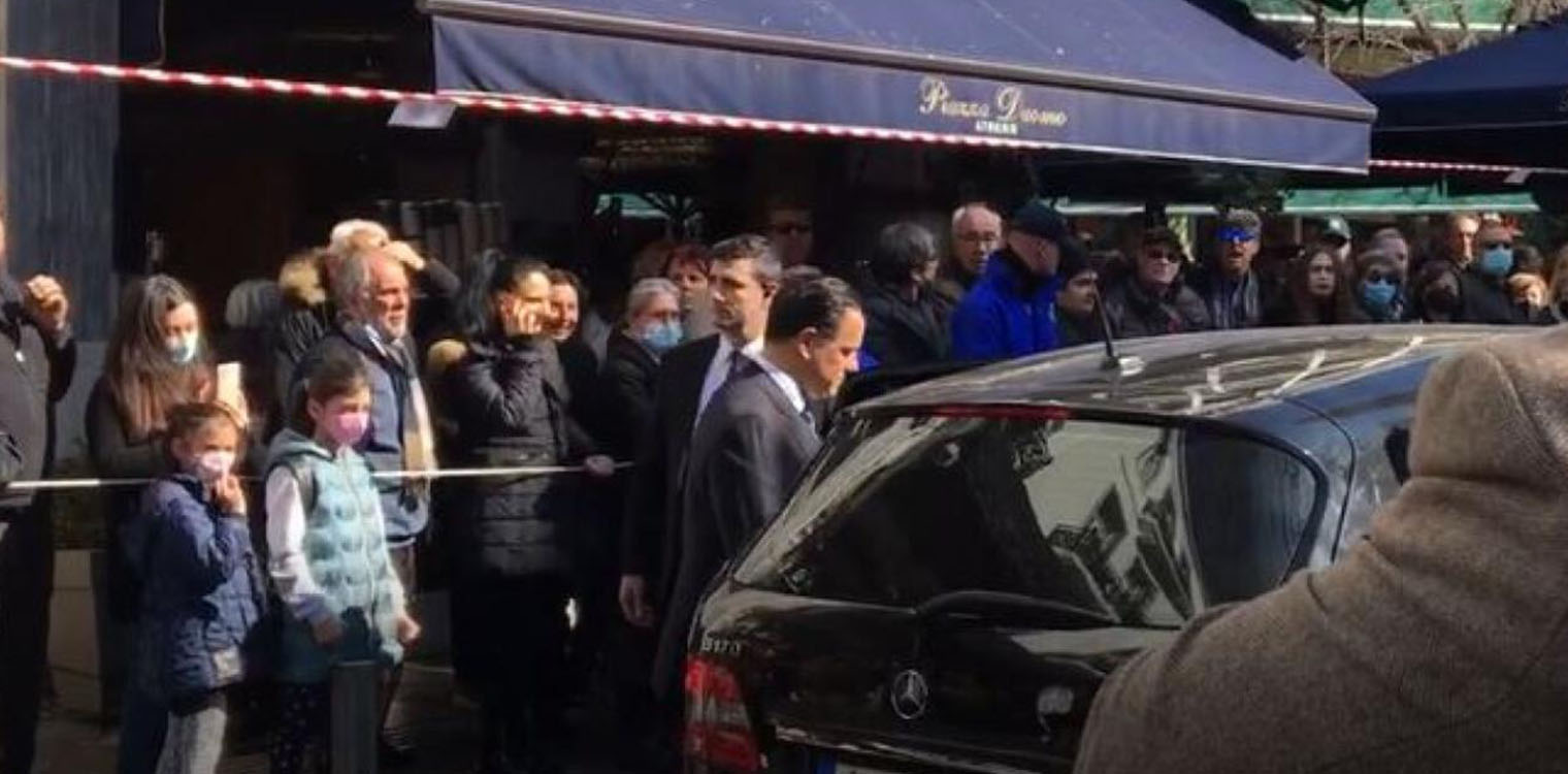 Άδωνις Γεωργιάδης: Τον αποδοκίμασαν φιλομοναρχικοί - «Δεν θα βρείτε ούτε μια ψήφο μας» (video)