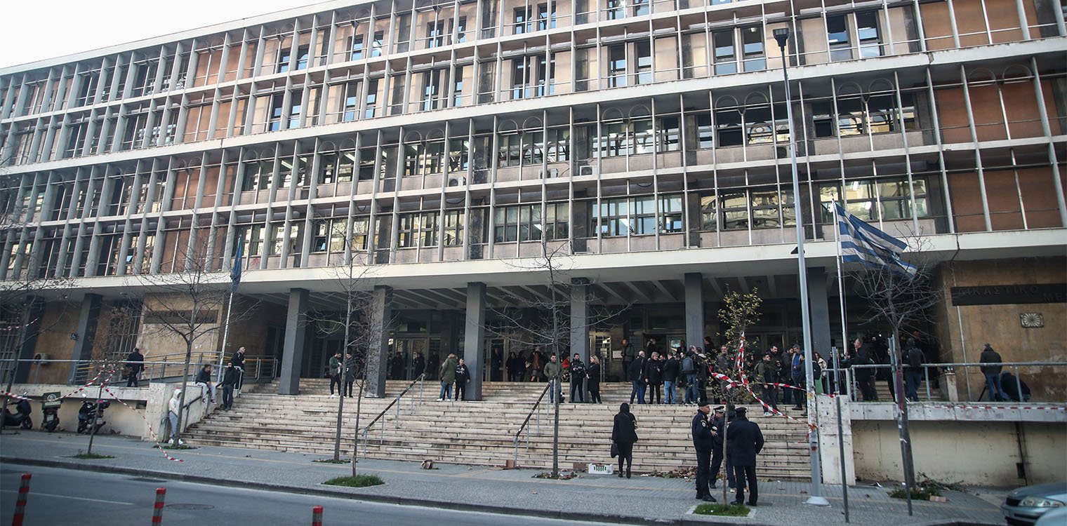 «Αυτοί οι 4 ήταν πάνω από τον Άλκη»: «'Εδειξε» τους δράστες ο αστυνομικός στη δίκη για τη δολοφονία του 19χρονου