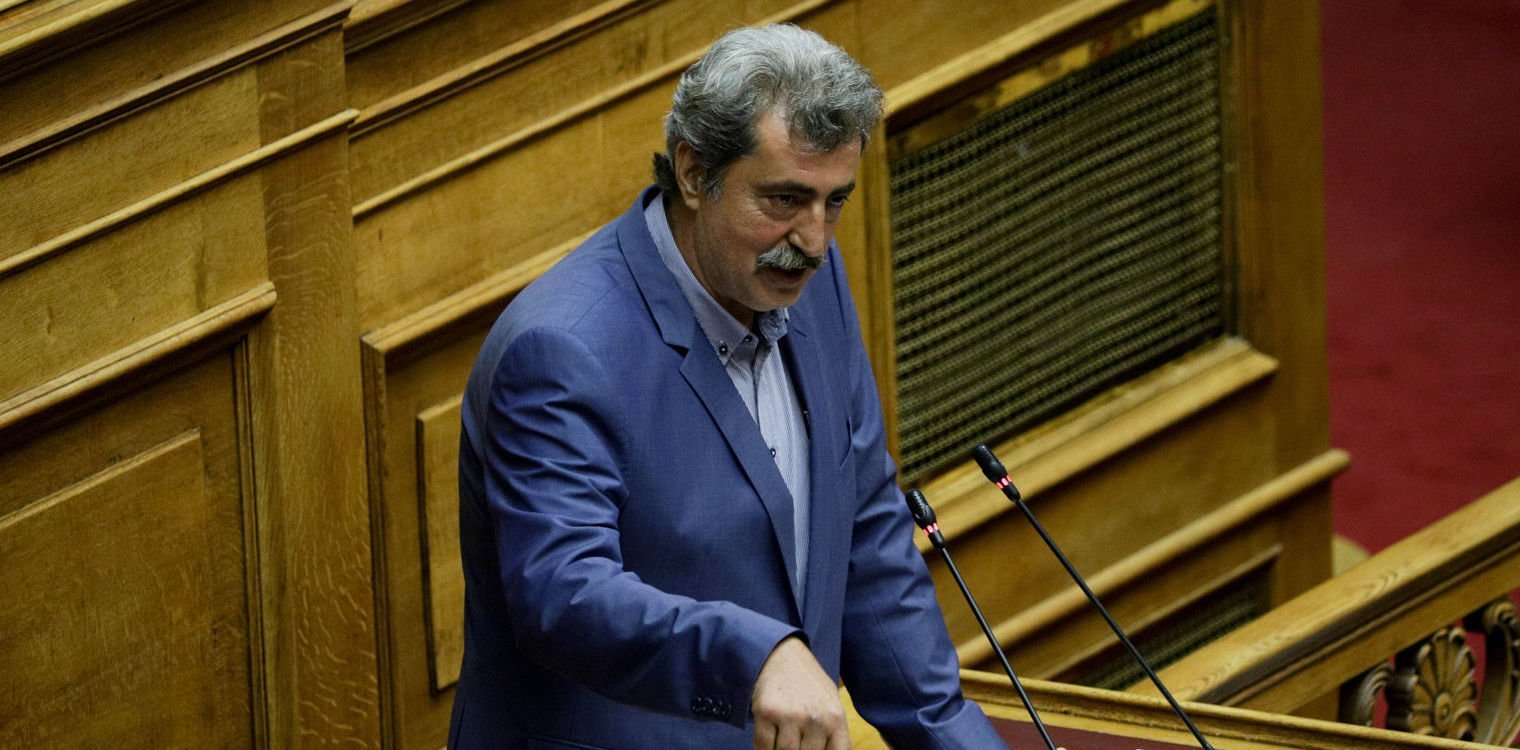 Ο Πολάκης κάνει πως δεν καταλαβαίνει ότι… πέρασε την πόρτα - Συνεχίζει και μετά το σφύριγμα της λήξης