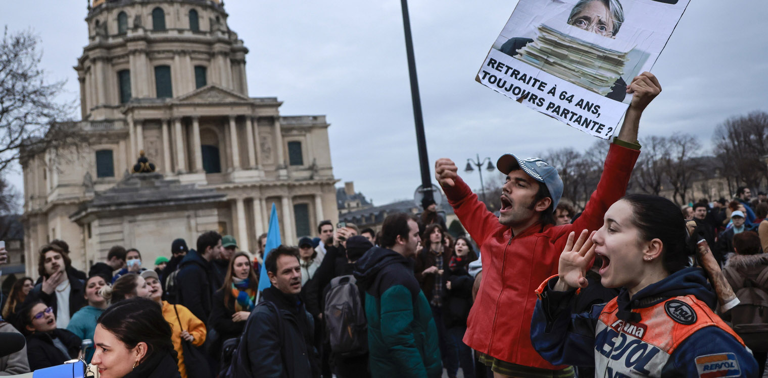 Γαλλία: Οργή στους δρόμους μετά την καταψήφιση των προτάσεων μομφής - Εκατοντάδες οι συλλήψεις
