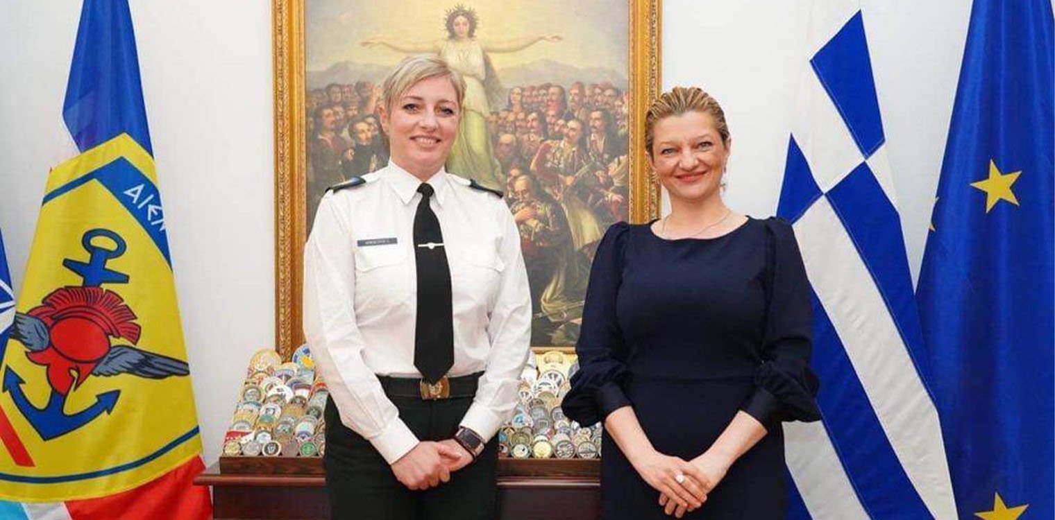 Αυγερινοπούλου: Συνάντηση με γυναίκες των Ενόπλων Δυνάμεων