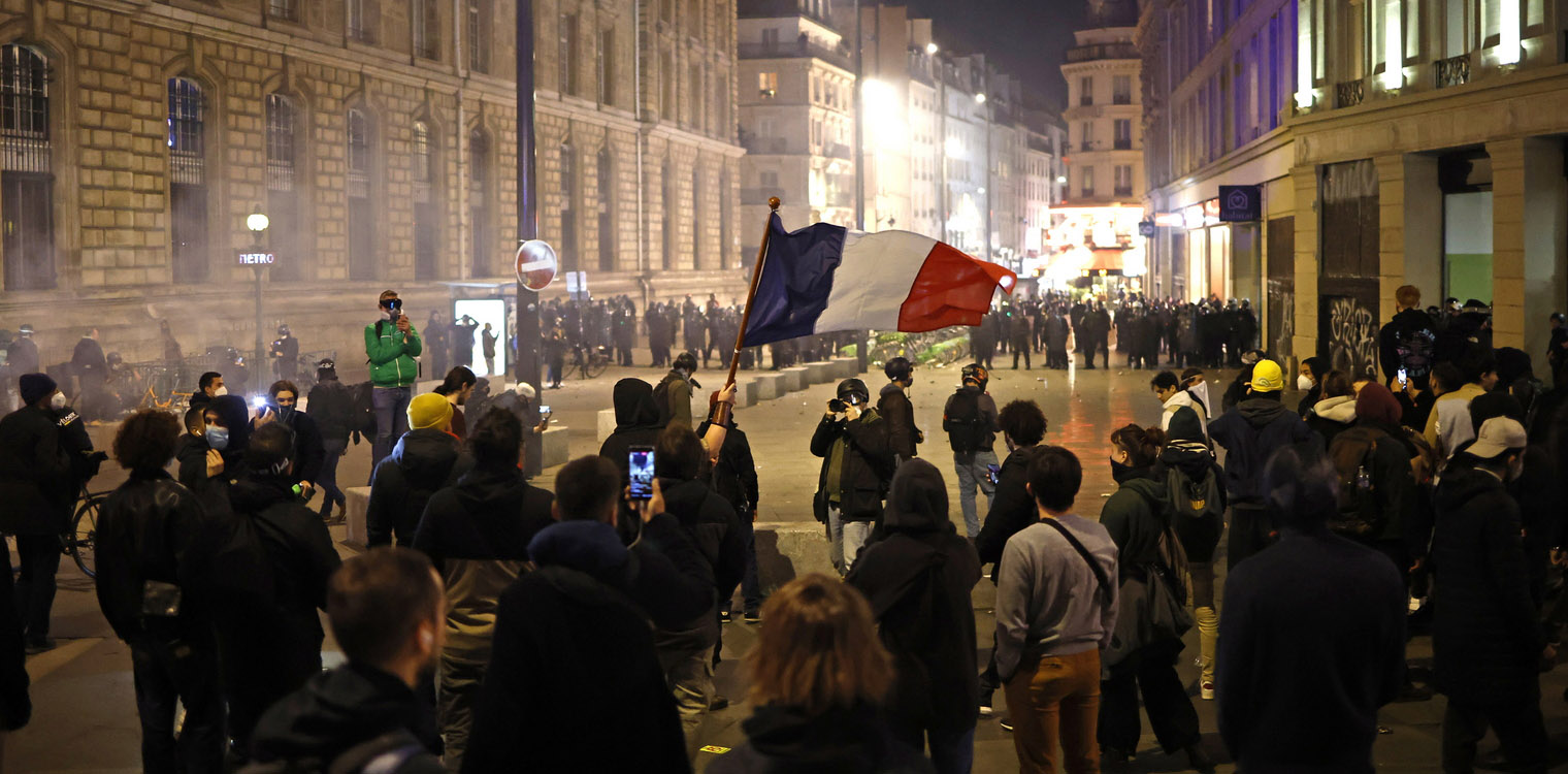 Πανεθνική απεργία στη Γαλλία: Παραλύει το οδικό, εναέριο και σιδηροδρομικό δίκτυο