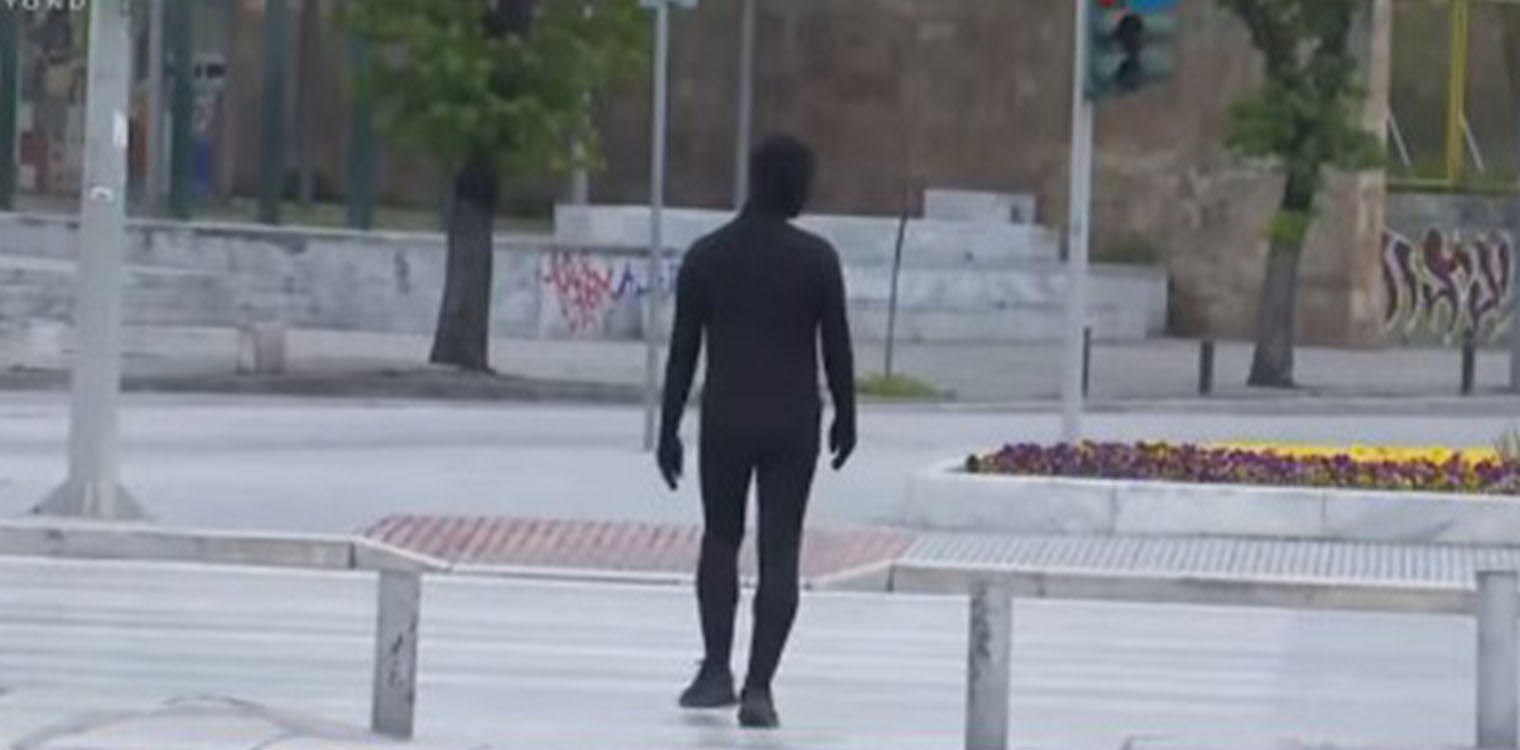 Ένας «άνθρωπος-σκιά» κυκλοφορεί στη... Θεσσαλονίκη τις τελευταίες μέρες- Ποιος είναι και πώς αντιδρά ο κόσμος