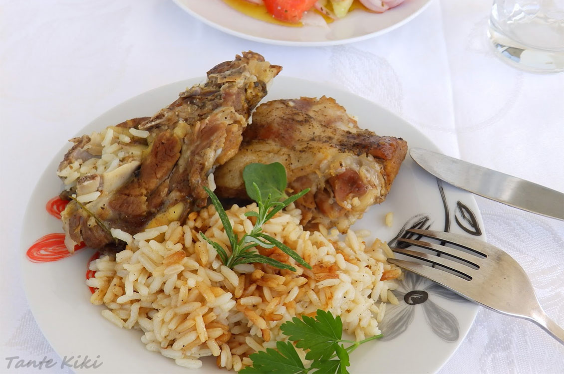 Αρωματικό κατσικάκι στη γάστρα