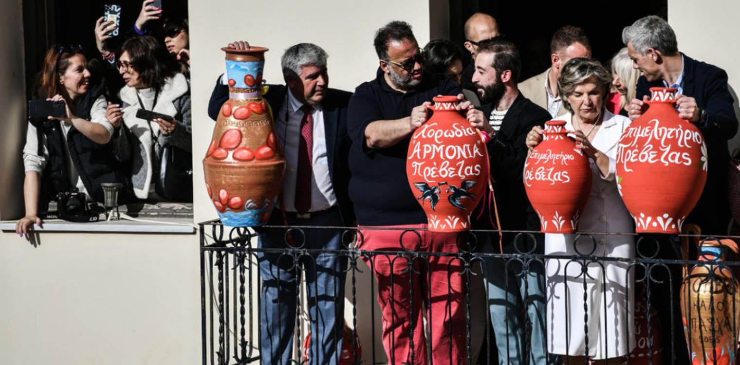 Πρέβεζα - Πάσχα 2023: Έσπασαν στάμνες στο «Σαϊτάν παζάρ»
